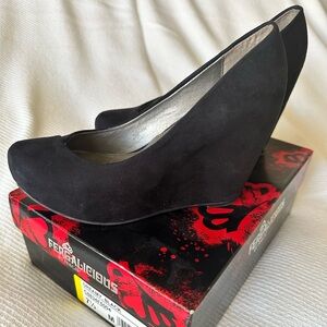 Fergalicious Wedge heel size 7.5